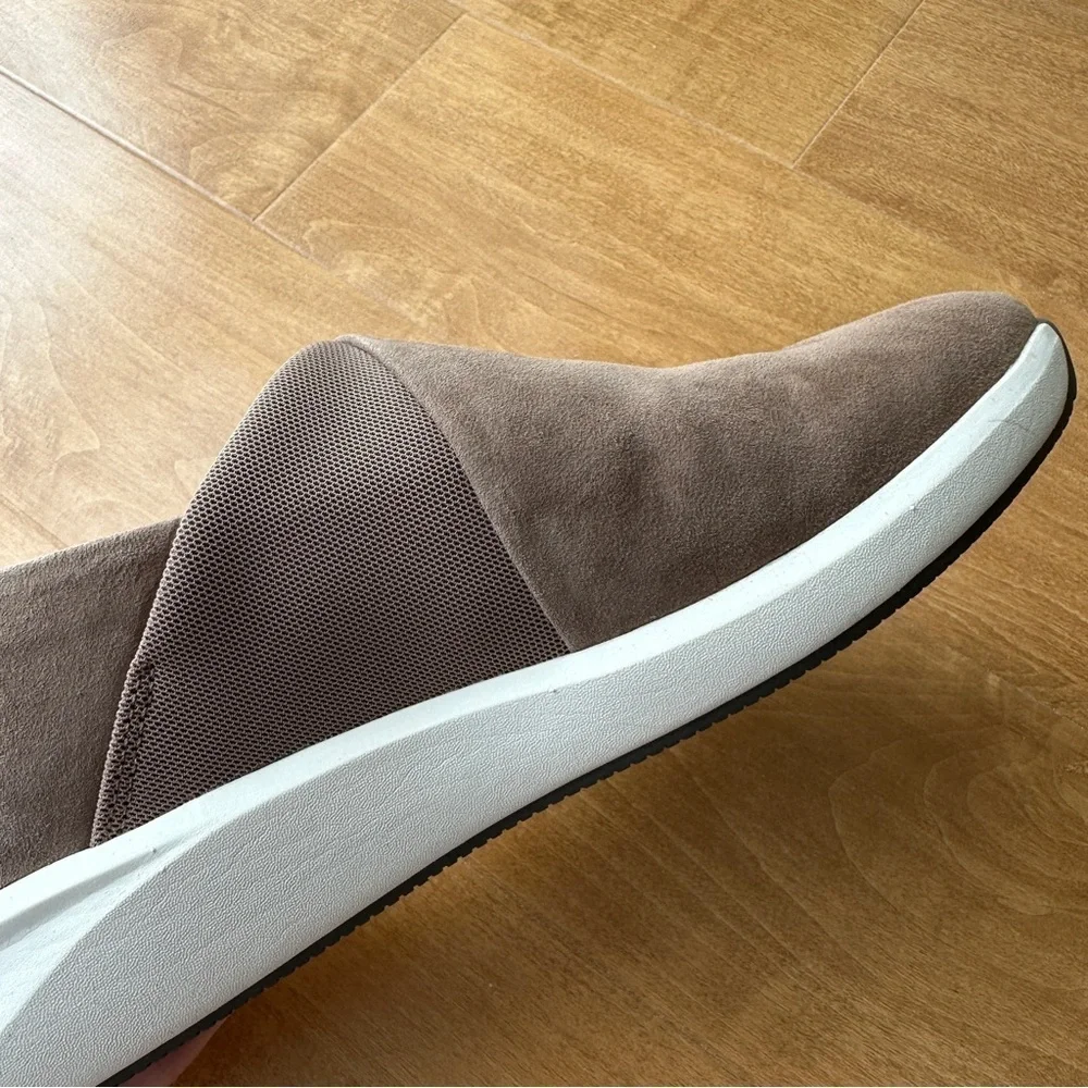 Clarks Womens Un Rio Rise Loafer, Pebble Suede, Slip On Sneaker, Size 8.5